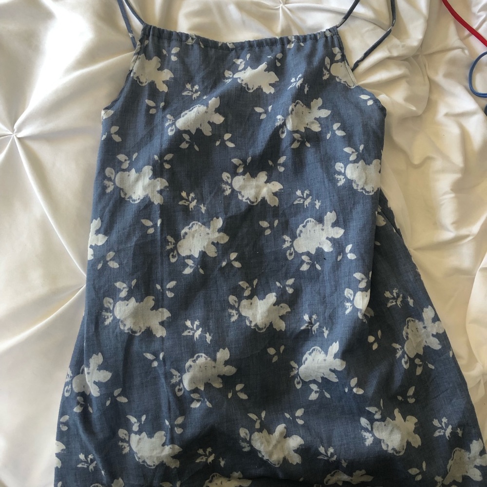 Super cute floral sun dress!